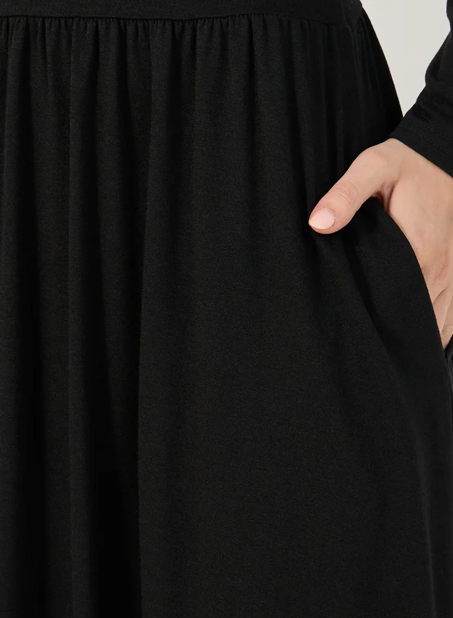 ستايلي فستان أسود بأكمام طويلة