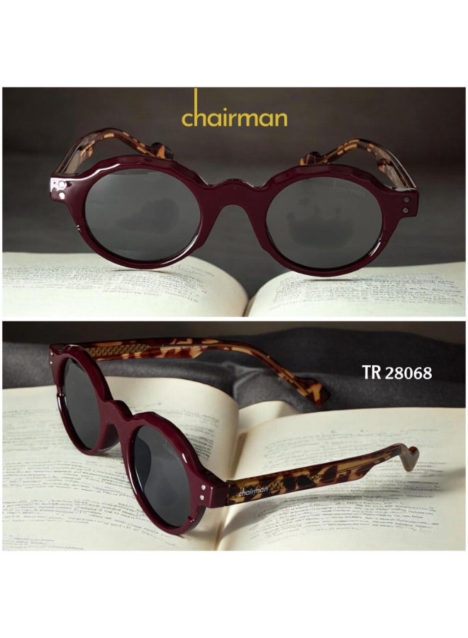 نظارات شمسية للجنسين من Chairman - إطار دائري خمري، أذرع بطبعة فهد، موديل TR 28068 - Image 1