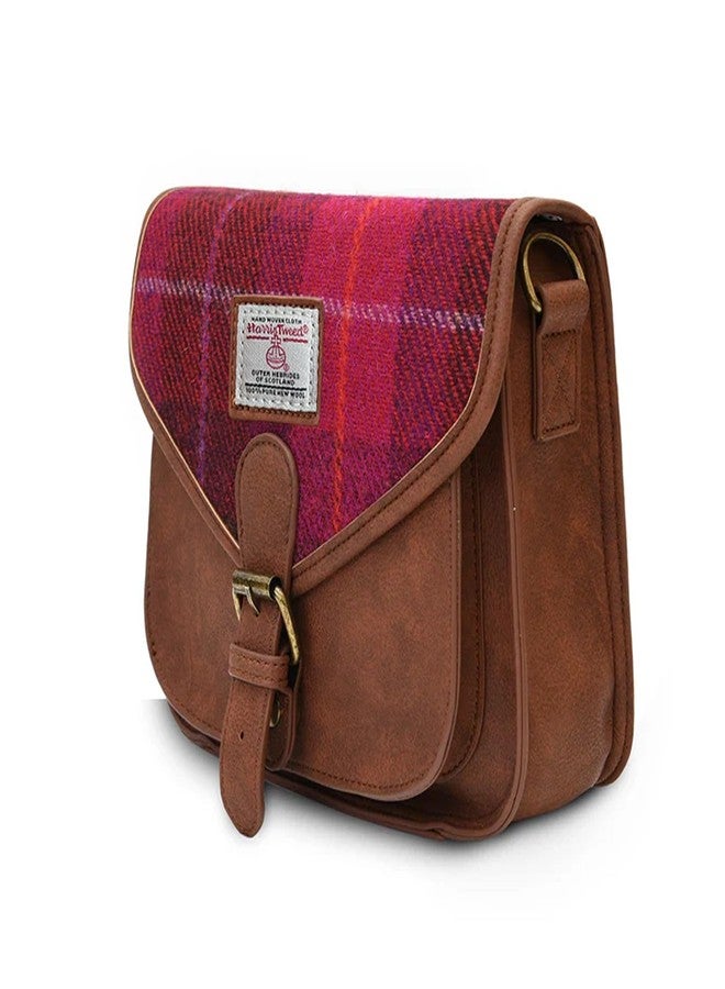 آيلاندر حقيبة سرج نسائية من نوع "آيلاندر" مصنوعة من قماش هاريس تويد وجلد صناعي قياسي (نقشة الترتان الفوشيا) - Image 4