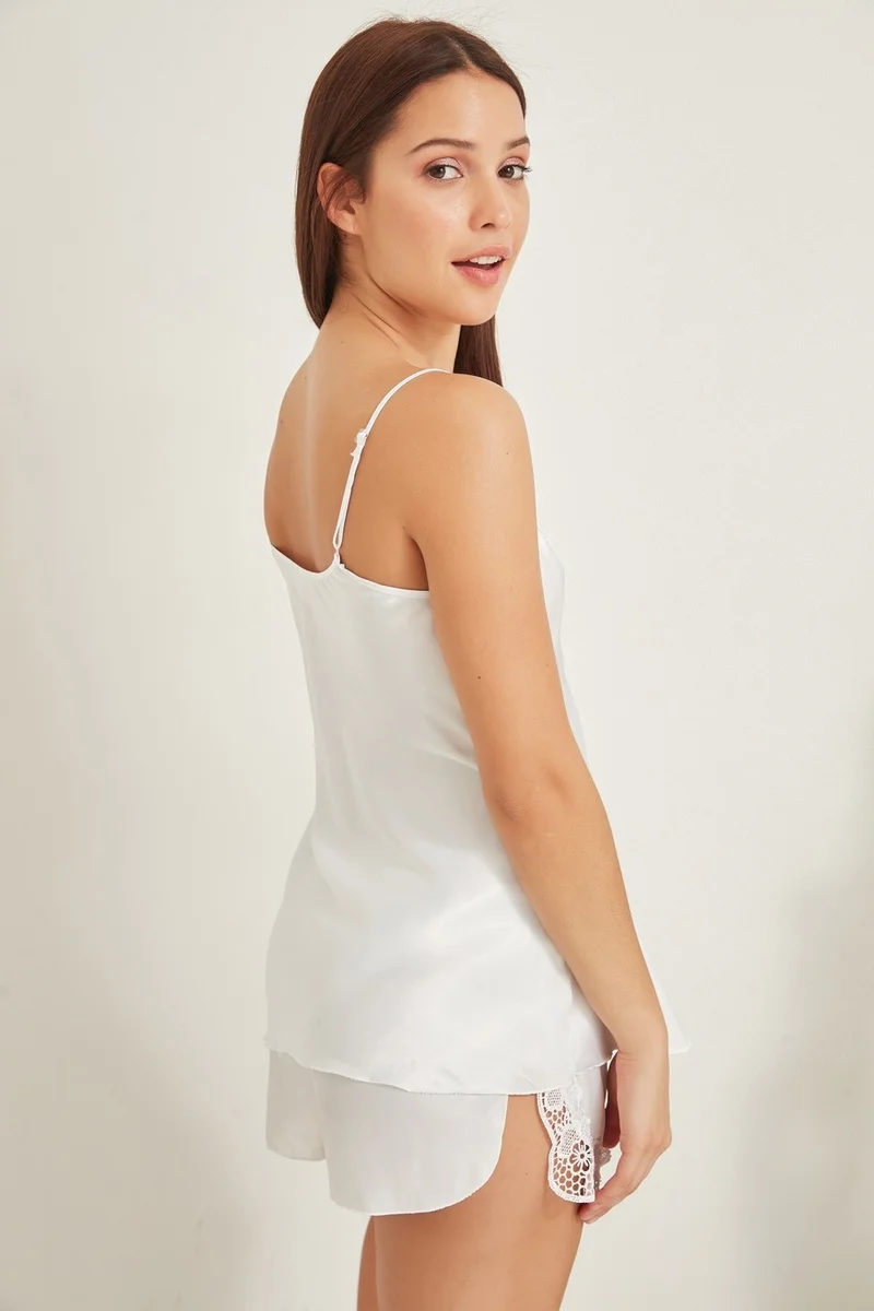C&city 025 Women's Satin Short Nightgown White
