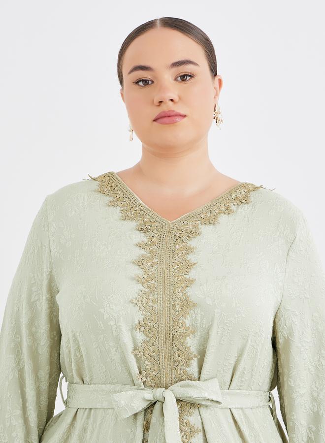 ستايلي بلس كفتان جاكار باللون الأخضر مع تطريز دانتيل - Image 3