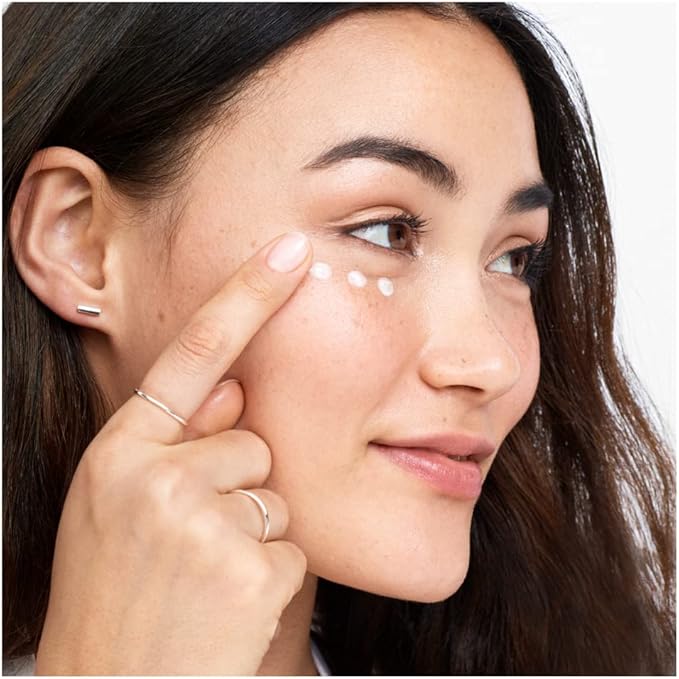 Olay Brightening Eye Cream for Dark Circles 15ml with Vitamin B3 Caffeine Suitable for All Skin Types - Image 3