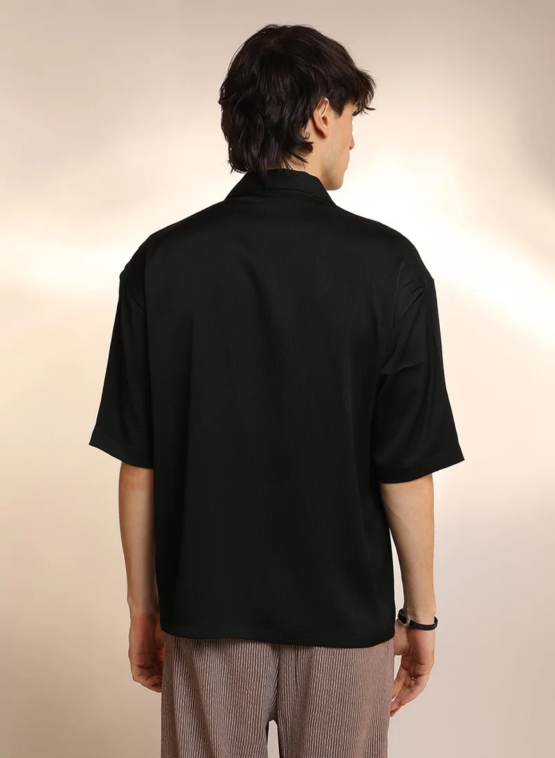 Campus Sutra Men's Onyx Black Solid Crinkle Oversized Shirt