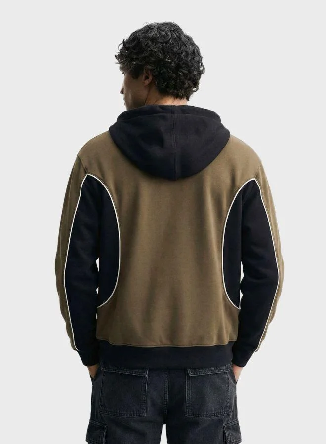 ذا انديان كراج كو Men Boxy Fit Graphic Printed Crew Neck Full Sleeves Overhead Hooded Sweatshirt
