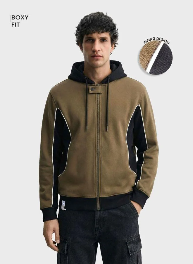 ذا انديان كراج كو Men Boxy Fit Graphic Printed Crew Neck Full Sleeves Overhead Hooded Sweatshirt