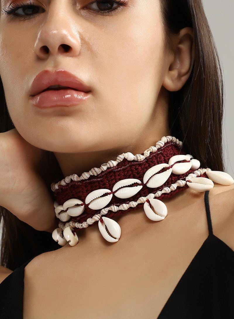 SOHI Women's The Statement Shell Choker Necklace - Image 2