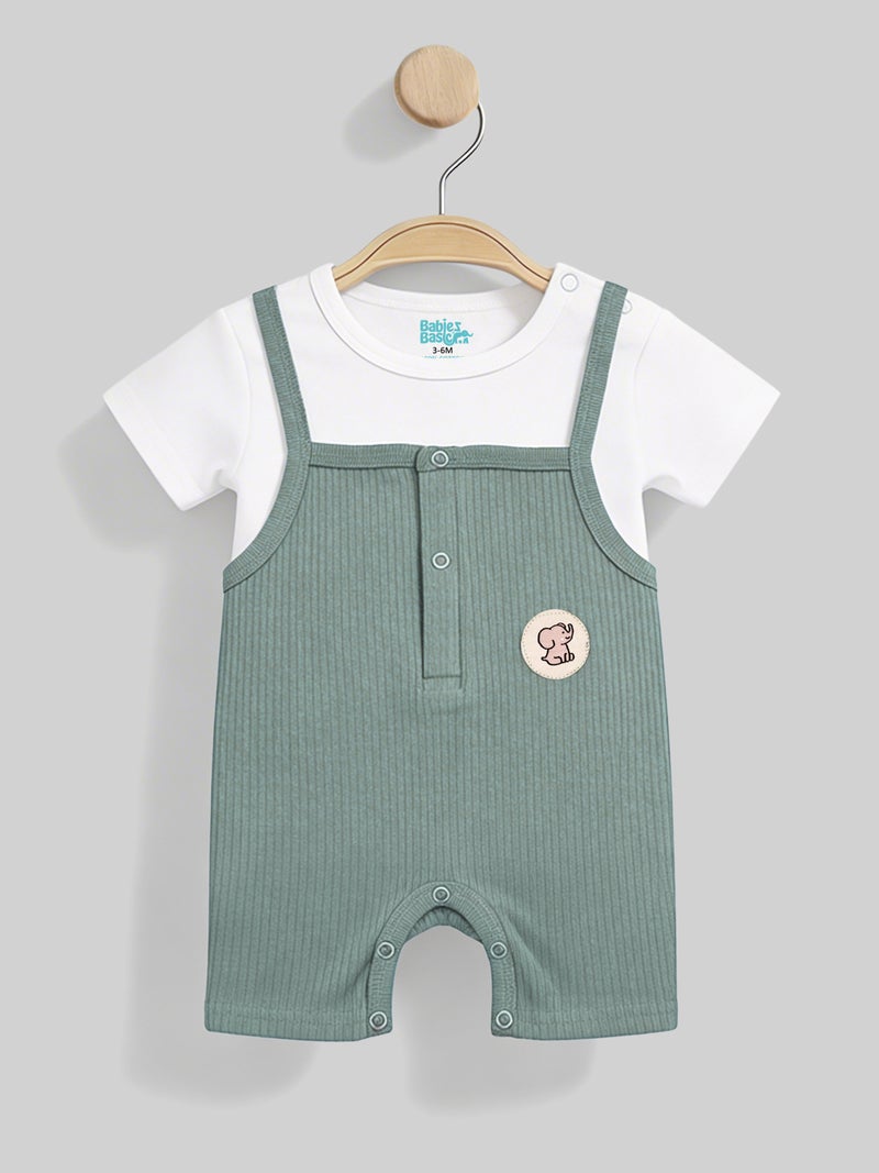 بابيز_بيسك بيبيز بيسك دنغري من القطن المضلع مع تيشيرت بأكمام قصيرة - Image 4