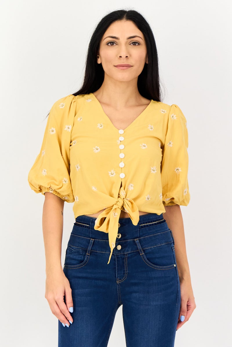 VERO MODA بلوزة قصيرة مزخرفة بأكمام قصيرة على شكل حرف V للنساء، ذهبية - Image 1