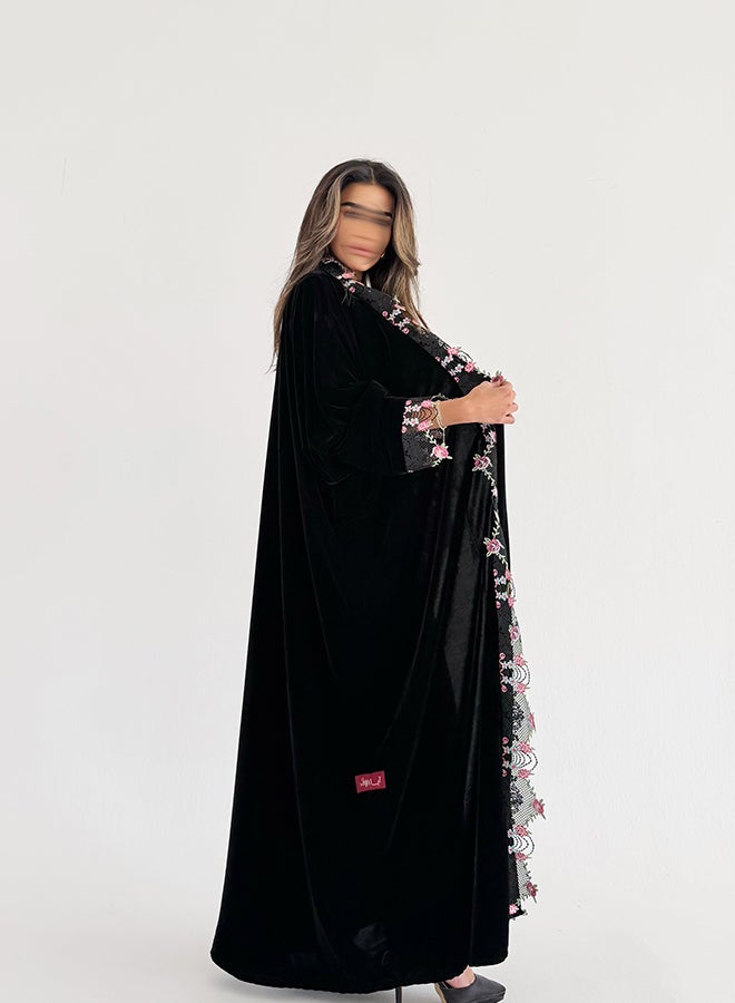آية MWT735 عباية مخمل اسود مع  تدخيلة كلفه ورود - Image 3