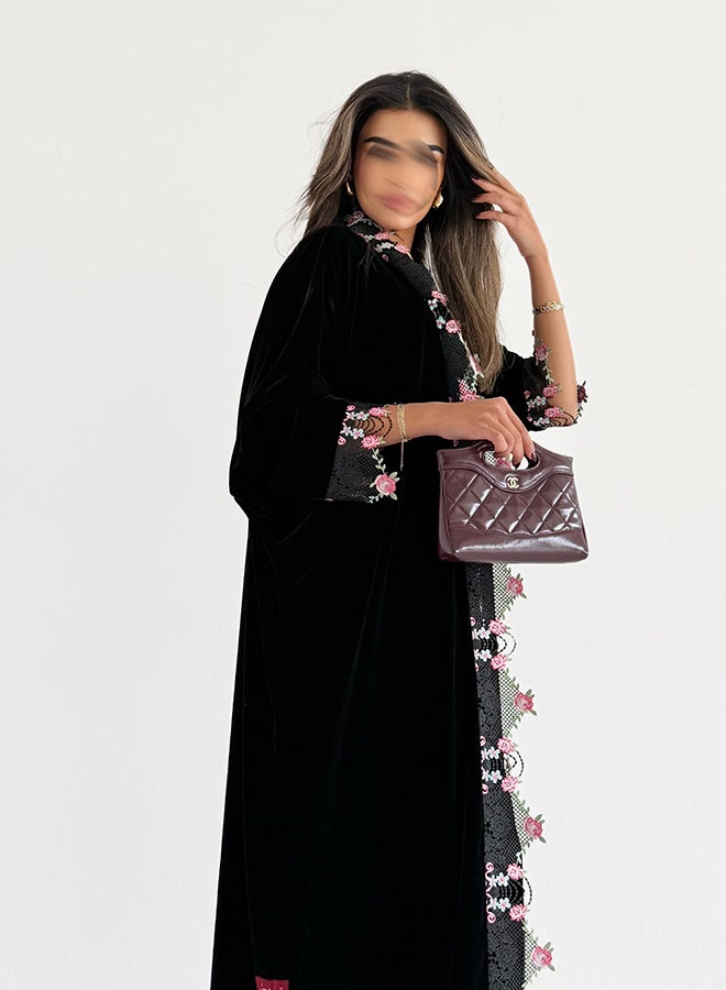 آية MWT735 عباية مخمل اسود مع  تدخيلة كلفه ورود - Image 5