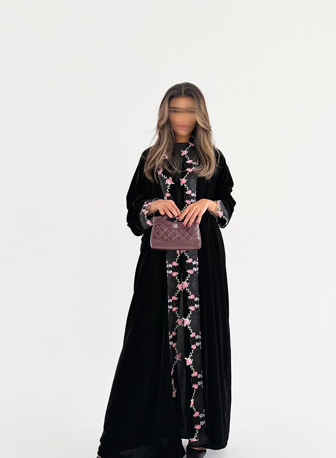 آية MWT735 عباية مخمل اسود مع  تدخيلة كلفه ورود - Image 4