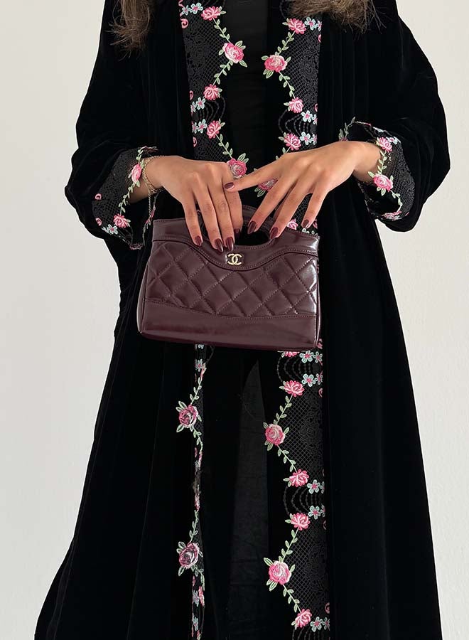 آية MWT735 عباية مخمل اسود مع  تدخيلة كلفه ورود - Image 1