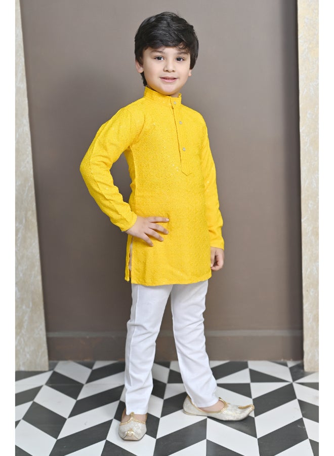 بي تي ديزايز طقم كورتا بيجاما أصفر للأولاد - Image 4