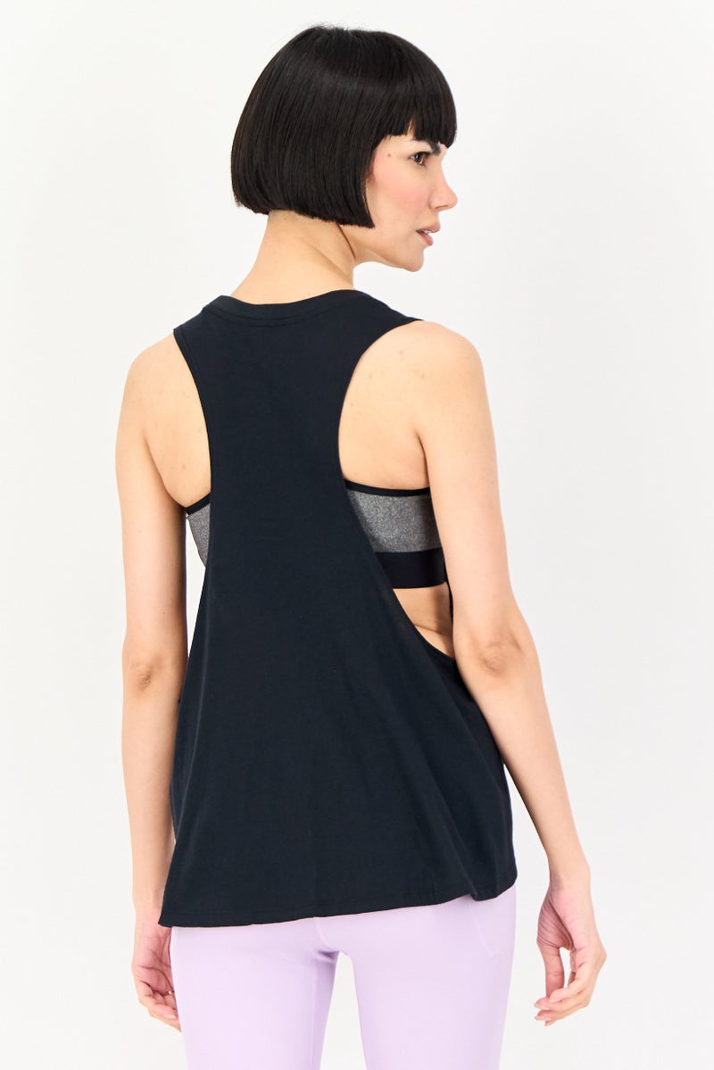 UNDER ARMOUR تي شيرت تدريب بلا أكمام فضفاض للنساء من مشروع روك آيرون، أسود - Image 2