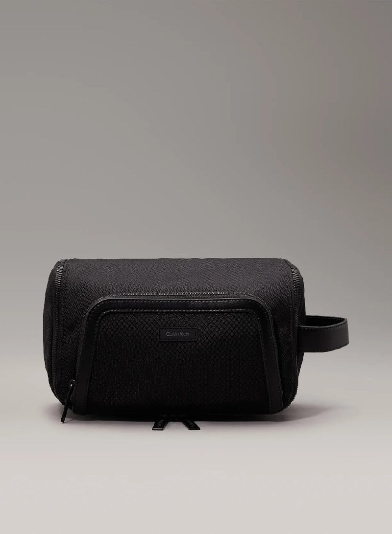 كالفن كلاين شنطة صغيرة مع خطاف تعليق - Image 1