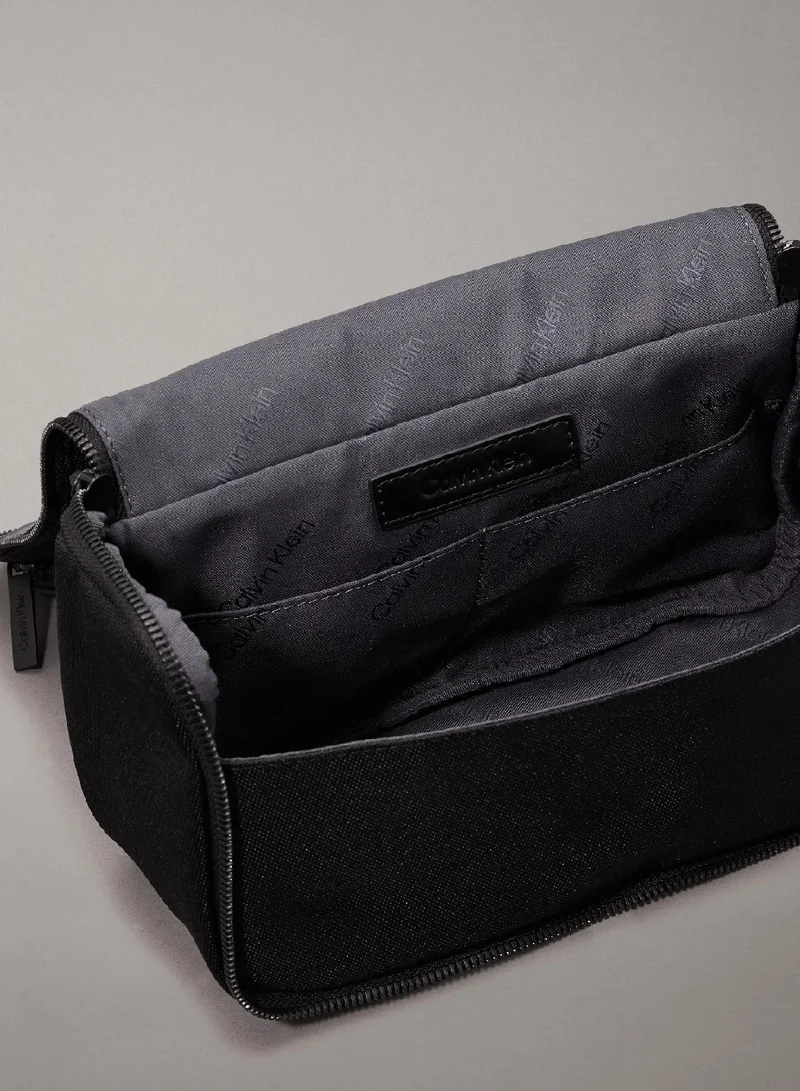 CALVIN KLEIN Washbag with Hanger