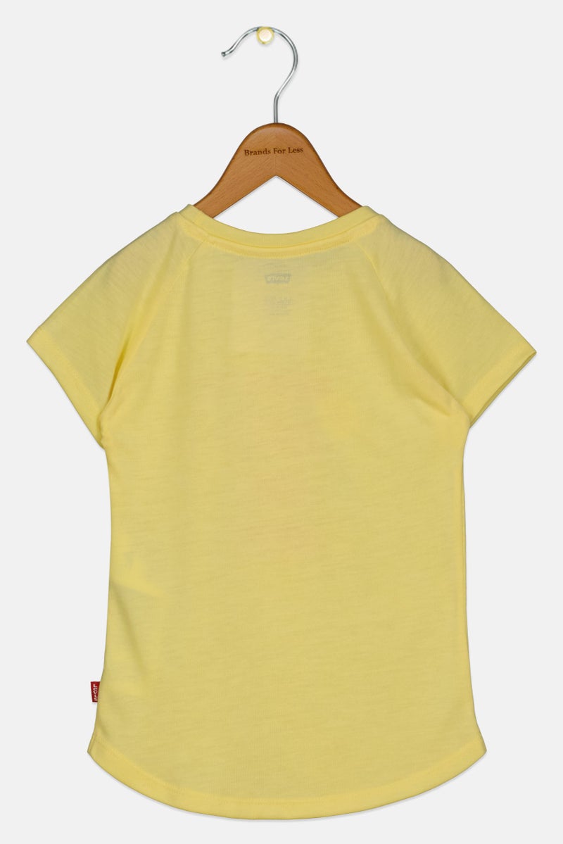 Levi's بلوزة قصيرة الأكمام بتصميم جرافيكي للبنات الصغيرات، صفراء - Image 2