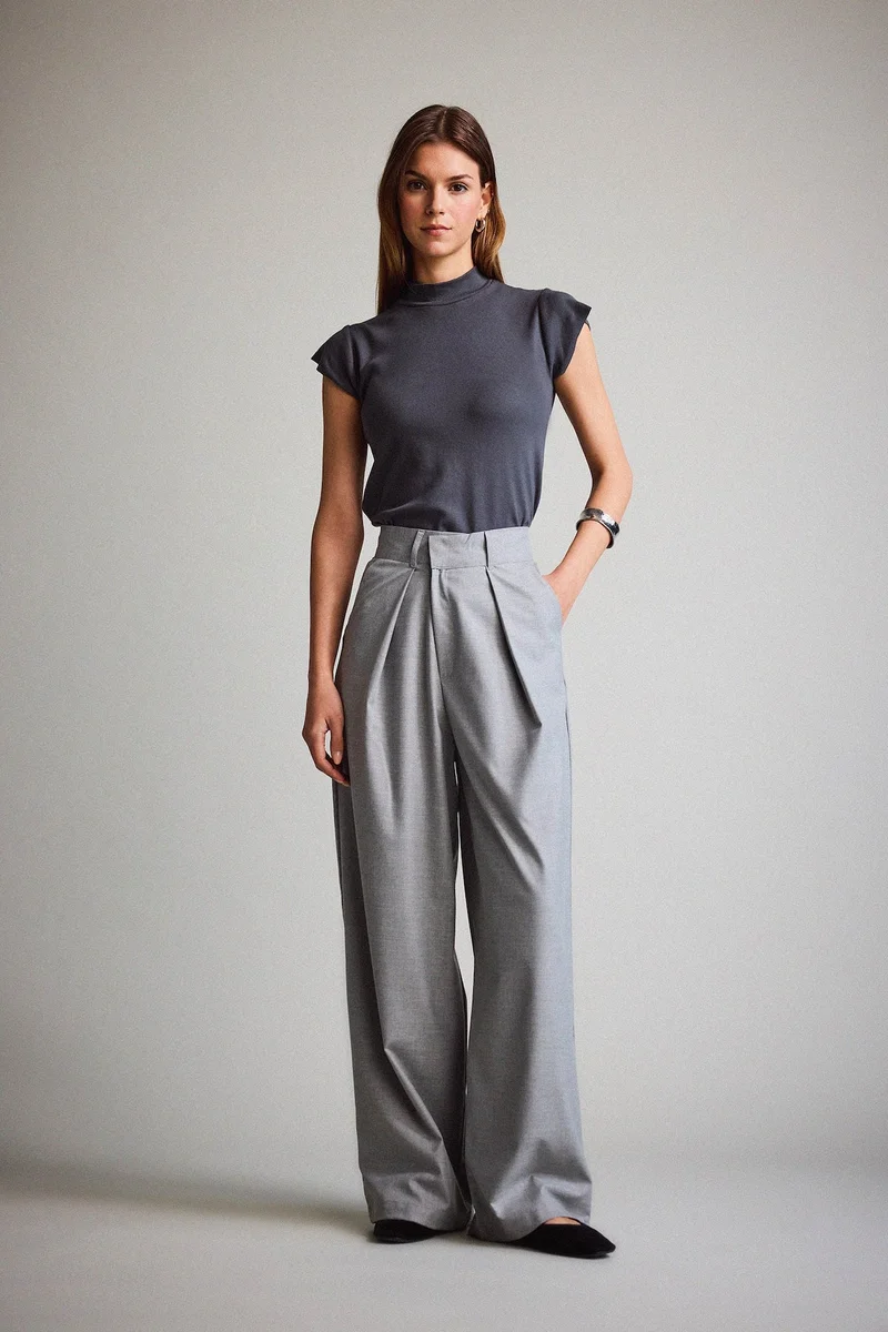ديفاكتو Turtleneck Short Sleeve T-Shirt