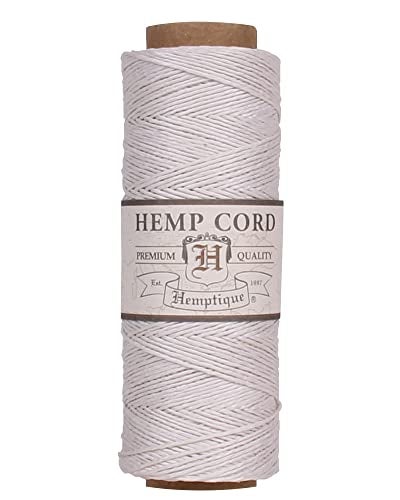 Hemptique خيط القنب الطبيعي 100% من هيمبتيك - بكرة واحدة - 205 قدم ~ 62.5 متر - خيط قنب - الخيار رقم 1 للحرفيين - خيط بسمك 0.5 مم لصنع المجوهرات، المكرمية، تزيين الألبومات، والمزيد - أبيض - Image 1
