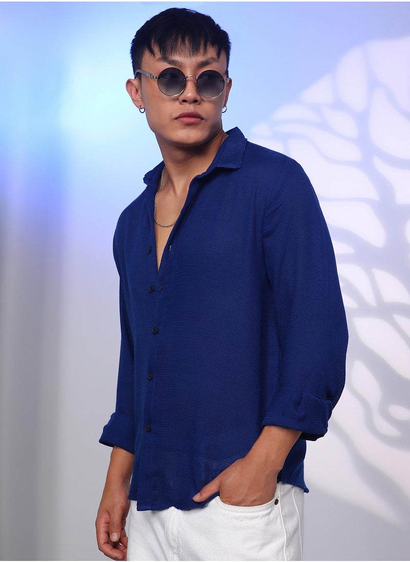 Campus Sutra - Men's Indigo Blue Solid Woven Shirt - Image 1