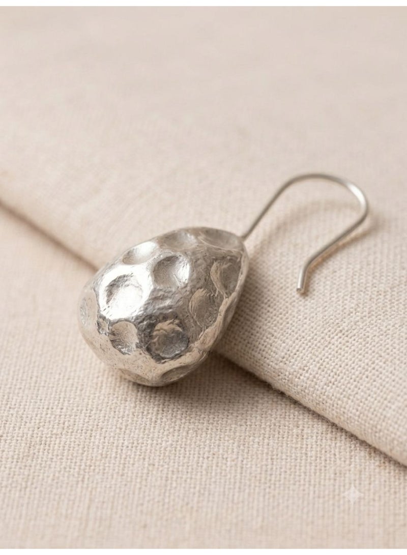 The Intermix Gems Hammered Teardrop Earrings in 925 Sterling Silver - Image 2
