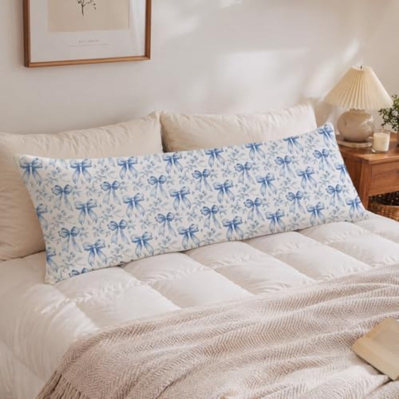 Coquette Blue Bow Floral 20x54 غطاء وسادة للجسم، ديكور منزلي Grandmillennial، أزرق وأبيض Chinoiserie Flower Tive غطاء وسادة طويل للجسم مع سحاب لأريكة السرير - Image 1