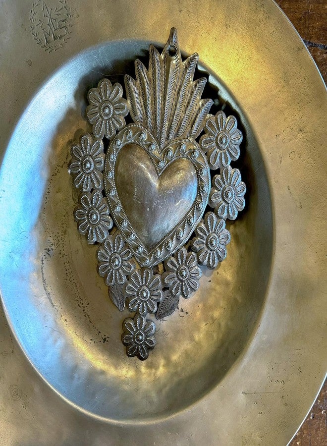 إتس كاكتوس قلب ميلاغرو الزهري المصنوع يدويًا من المعدن، 10 × 7.25 بوصة، مصنوع من الفولاذ المعاد تدويره من هايتي، قطعة فنية جدارية زخرفية، فن شعبي، ديكور على شكل قلب، تجارة عادلة - Image 5