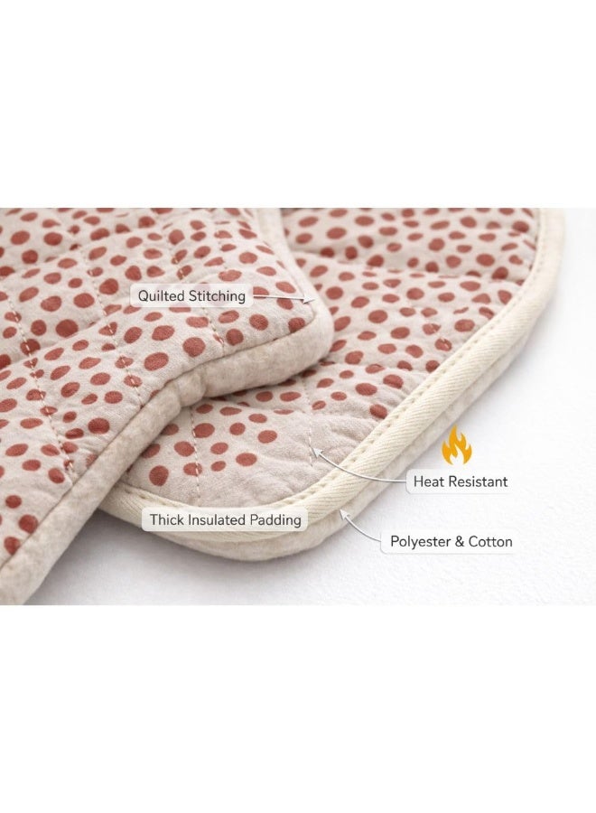 Heat Resistant Oven Mitt And Pot Holder Set 2 Pieces Cotton And Polyester Insulated Kitchen Oven Gloves With Quilted Padding 25 x 15 cm Mitt 17 x 17 cm Pot Holder (Red Dots) - Image 3