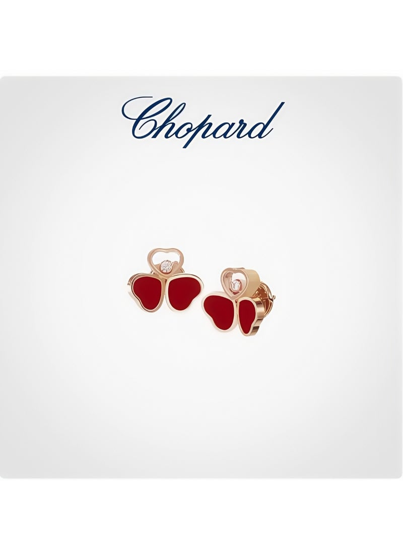 شوبارد أقراط دائرية من الذهب الوردي، أحجار كريمة حمراء، ألماس، أقراط على شكل فراشة، وهدية على شكل ثلاثي الورقات - Image 1