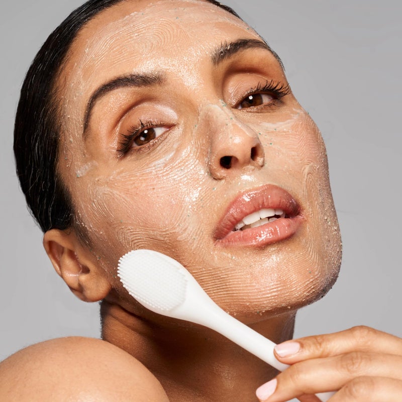 Skinn عصا تلميع المسام من SKINN، فرشاة تنظيف الوجه السيليكونية - فرشاة وجه مزدوجة الجوانب مع تقشير لطيف وعميق لجميع أنواع البشرة - أداة تنظيف المسام اليدوية للنساء والرجال - خالية من BPA - Image 2