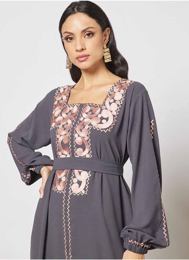 Hayat - Jalabiya With Abstract Embroidery In Front And Garterised Wrist With Belt - Image 1
