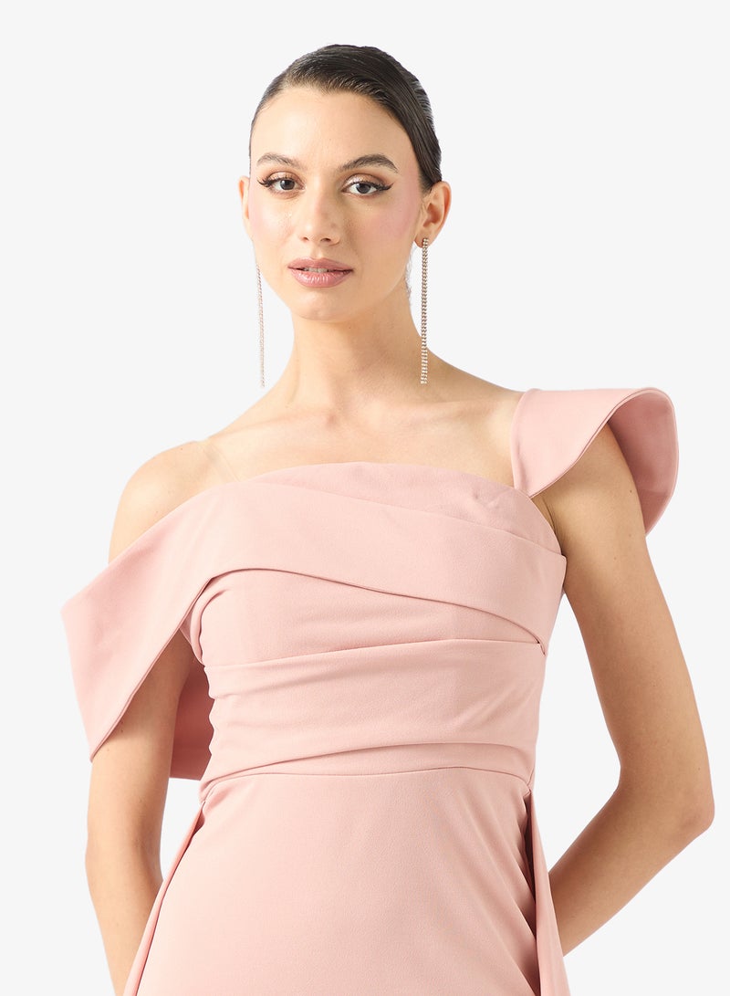 نمشي x فستان مكشكش بكتف مكشوف وذيل خلفي - Image 3