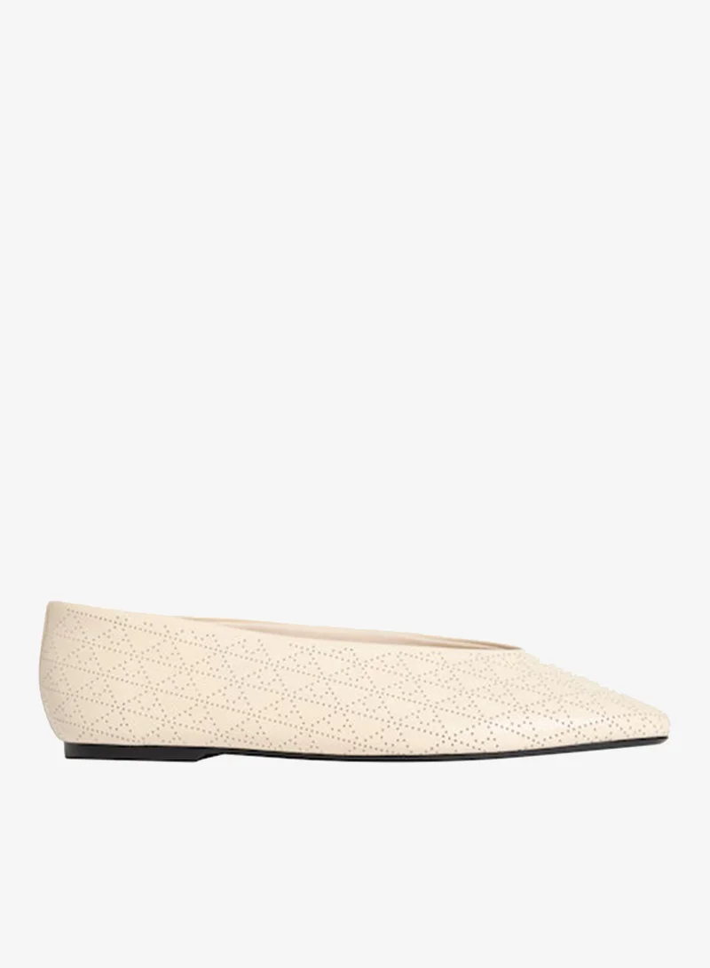 كالفن كلاين ليليانا - باليرينا بشعار جلدي