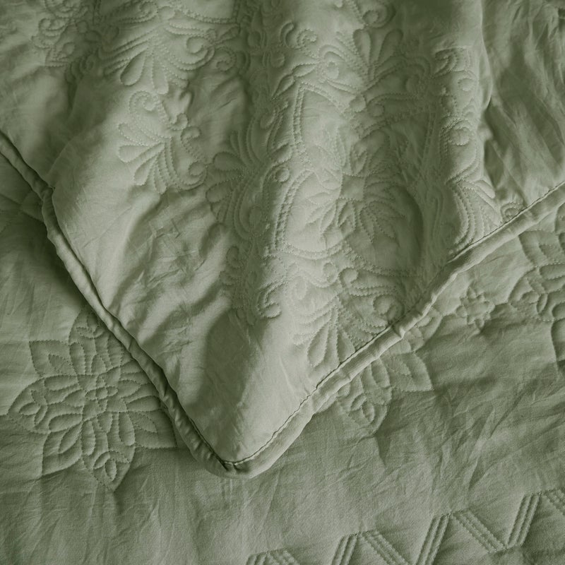 B2EVER Boho Sage Green Quilt Queen Size Bedding Sets with Pillow Sham, Bohemian Lightweight Soft Bedspread Coverlet, Farmhouse Floral Vintage Thin Comforter Bed Cover All Season, 3 Pieces, 90x90 inches - Image 5