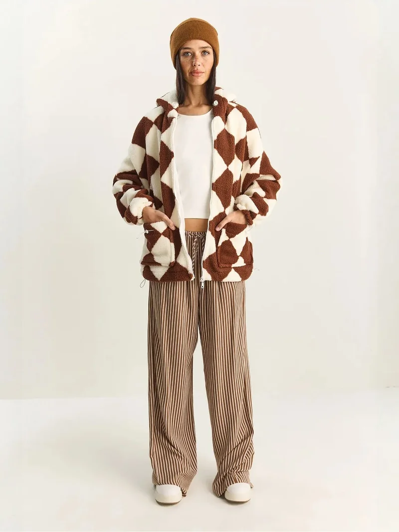بيانكو لوتشي LUCCI Oversized Diamond Patterned Plush Jacket