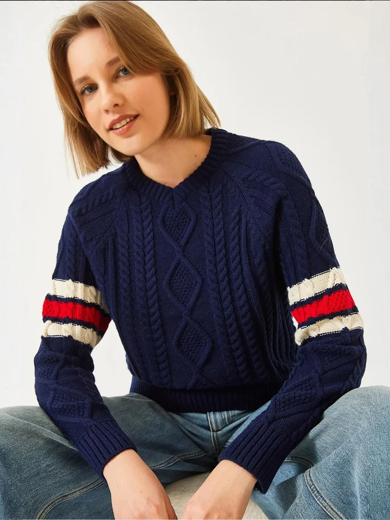 بيانكو لوتشي كنزة محبوكة ضيقة بياقة على شكل حرف  بنقش لوتشي