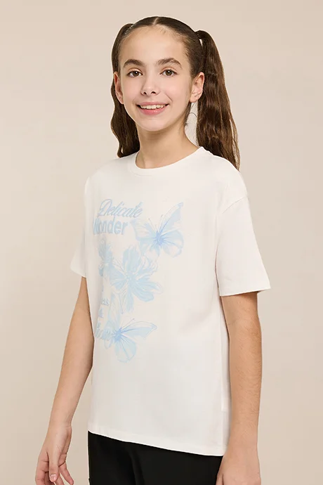 أر أند بي Graphic Print T-Shirt with Crew Neck and Short Sleeves