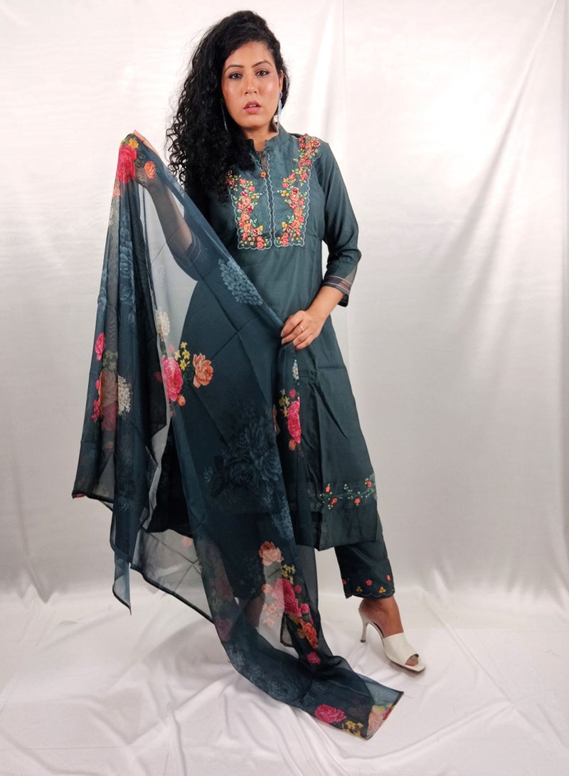 باناش برييا طقم كورتي بنطلون دوبتة موسلين أزرق من بريا باناش – أزياء تقليدية للنساء بتصميم عصري | بدلة تقليدية وحفلات - Image 5