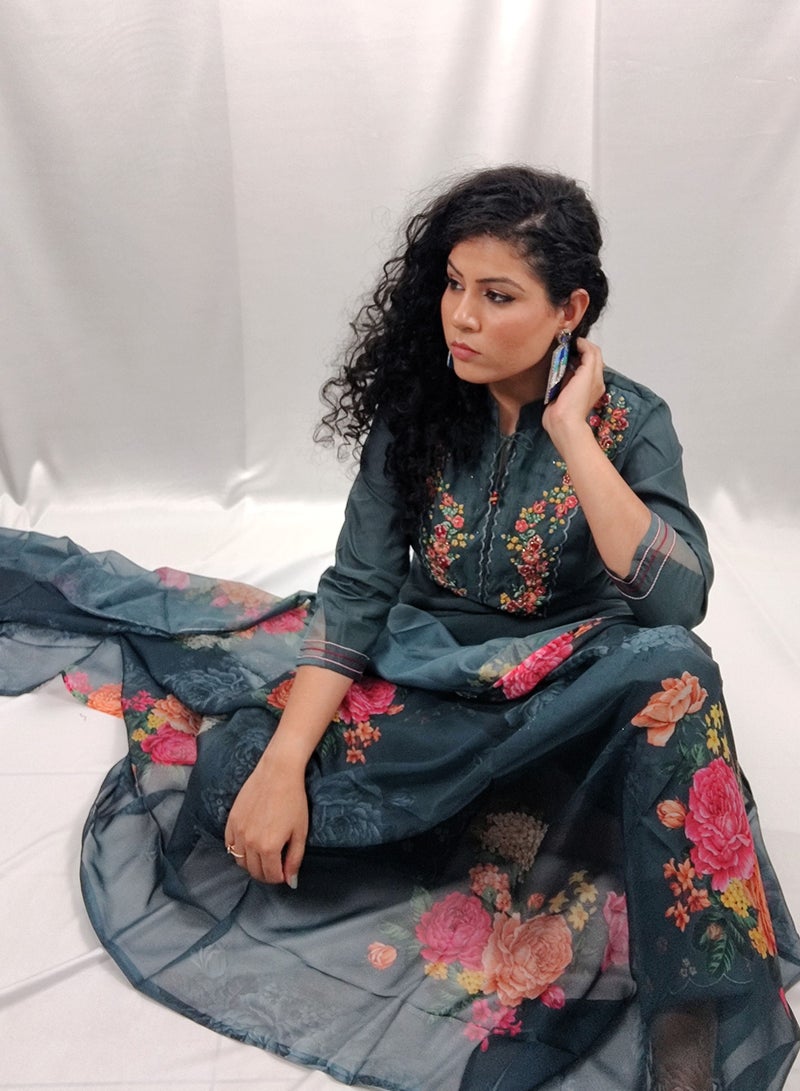 باناش برييا طقم كورتي بنطلون دوبتة موسلين أزرق من بريا باناش – أزياء تقليدية للنساء بتصميم عصري | بدلة تقليدية وحفلات - Image 4