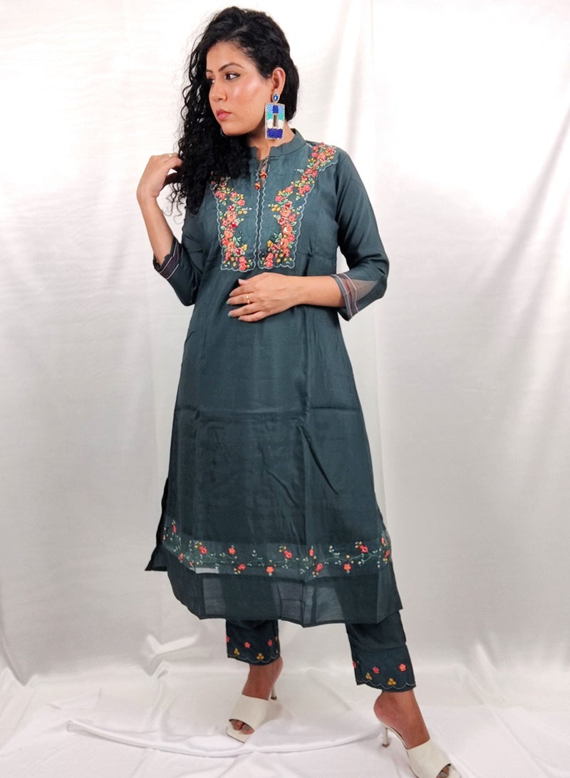 باناش برييا طقم كورتي بنطلون دوبتة موسلين أزرق من بريا باناش – أزياء تقليدية للنساء بتصميم عصري | بدلة تقليدية وحفلات - Image 3