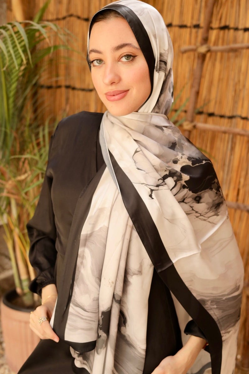 طرحة حريمي منقوشة خامة ستان فاخرة كاجوال وأنيقة - متعدد الألوان