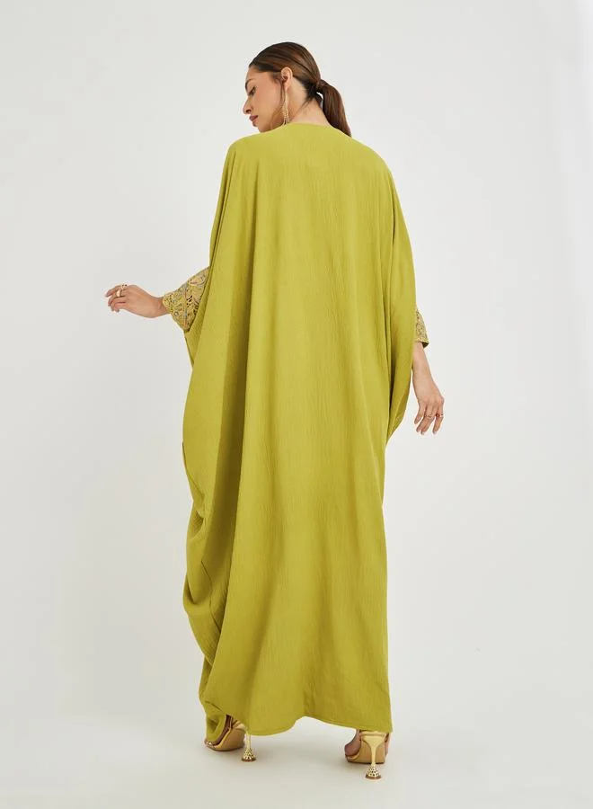 Amirah Amirah Embroidery Loose Fit Batwing Sleeve Kaftan