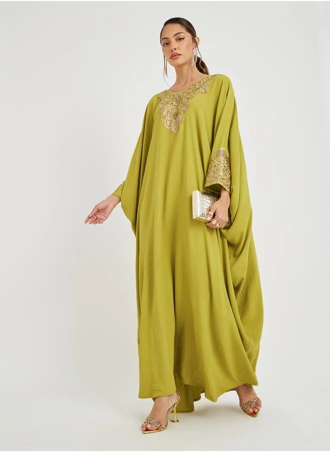 أميرة Amirah Embroidery Loose Fit Batwing Sleeve Kaftan