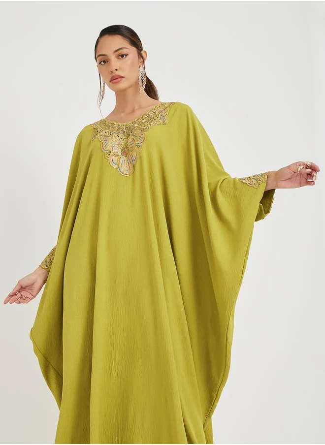 أميرة Amirah Embroidery Loose Fit Batwing Sleeve Kaftan