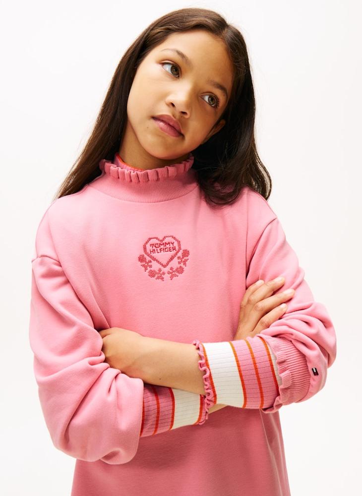 تومي هيلفيغر فستان بناتي محبوك بياقة مكشكشة للتخييم - Image 4