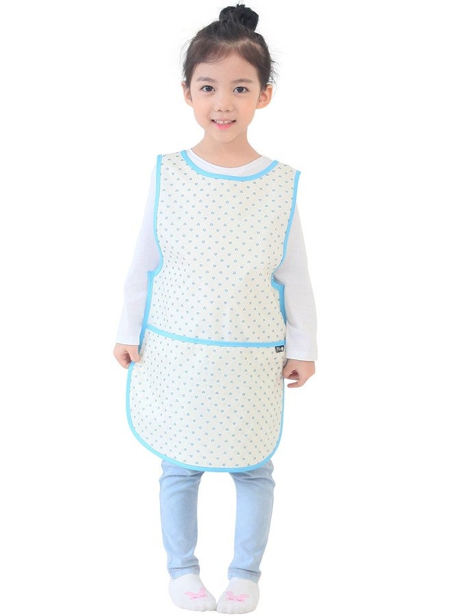 بليي مريلة الرسم للأطفال من Plie Kids - مريلة فنية مقاومة للماء للأطفال الصغار ومرحلة ما قبل المدرسة، للعب الفوضوي، والخبز، والحرف اليدوية، والطبخ، والأنشطة الحسية، ووقت الوجبات (من عمر 1 إلى 10 سنوات)، بنقشة قلب أزرق (28-M) - Image 1