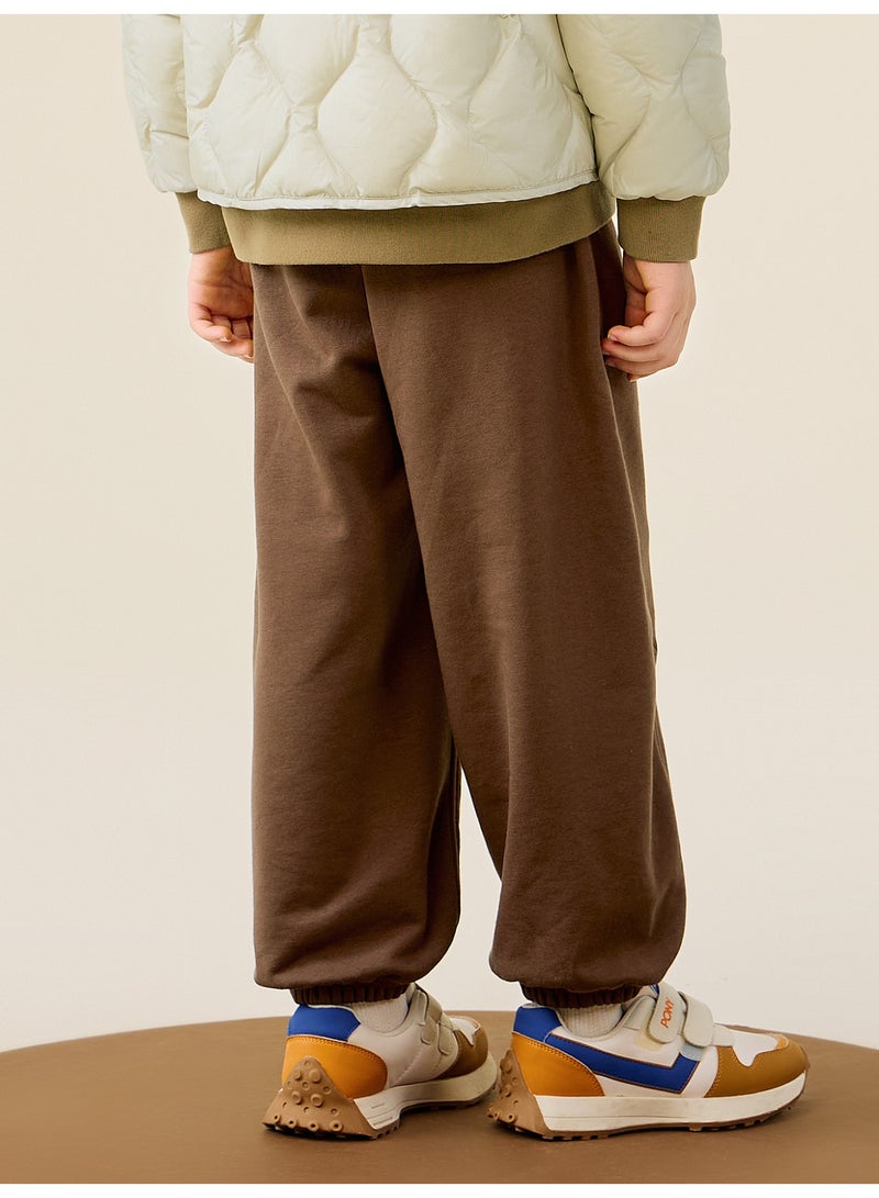 ميني بالا بنطلونات جوجر مناسبة للراحة للاطفال غير جنس محدد، بوسط مرن، مقاس ضخم، كميات ذات أضلاع ملموسة، قطعة مريحة وقابلة للتنفس، جيوب جانبية، مثالية للارتداء اليومي ووقت اللعب بنطلونات للأطفال - Image 3