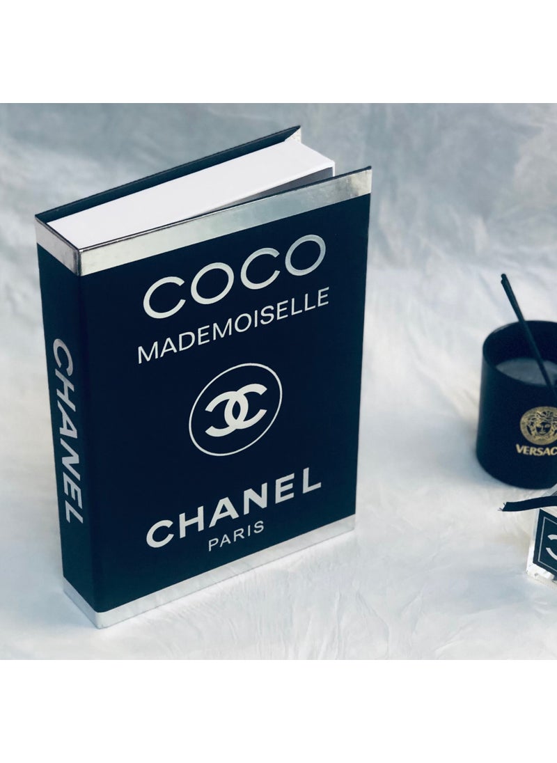 Lovely Book & Book مجموعة كتب جميلة وصندوق كتب مزخرف مكون من قطعتين من جيفنشي وشانيل، صندوق مزخرف باللونين الأسود والفضي  - Image 2