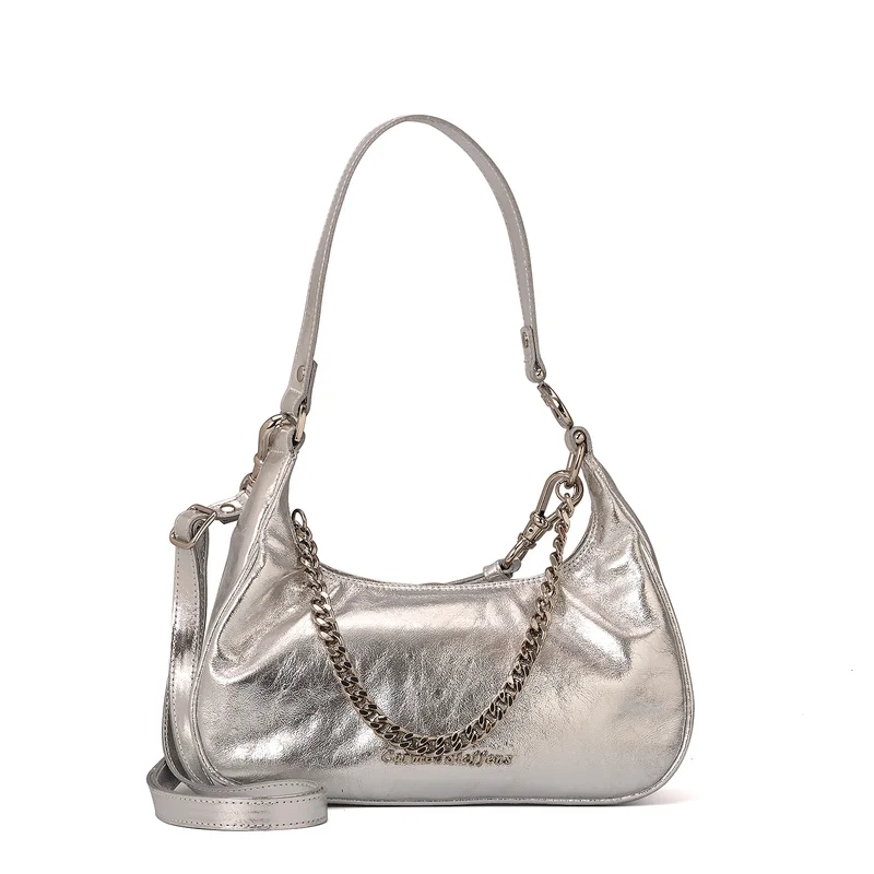 كارمن ستيفنز حقيبة جلدية فضية بنصف قمر مع سلسلة