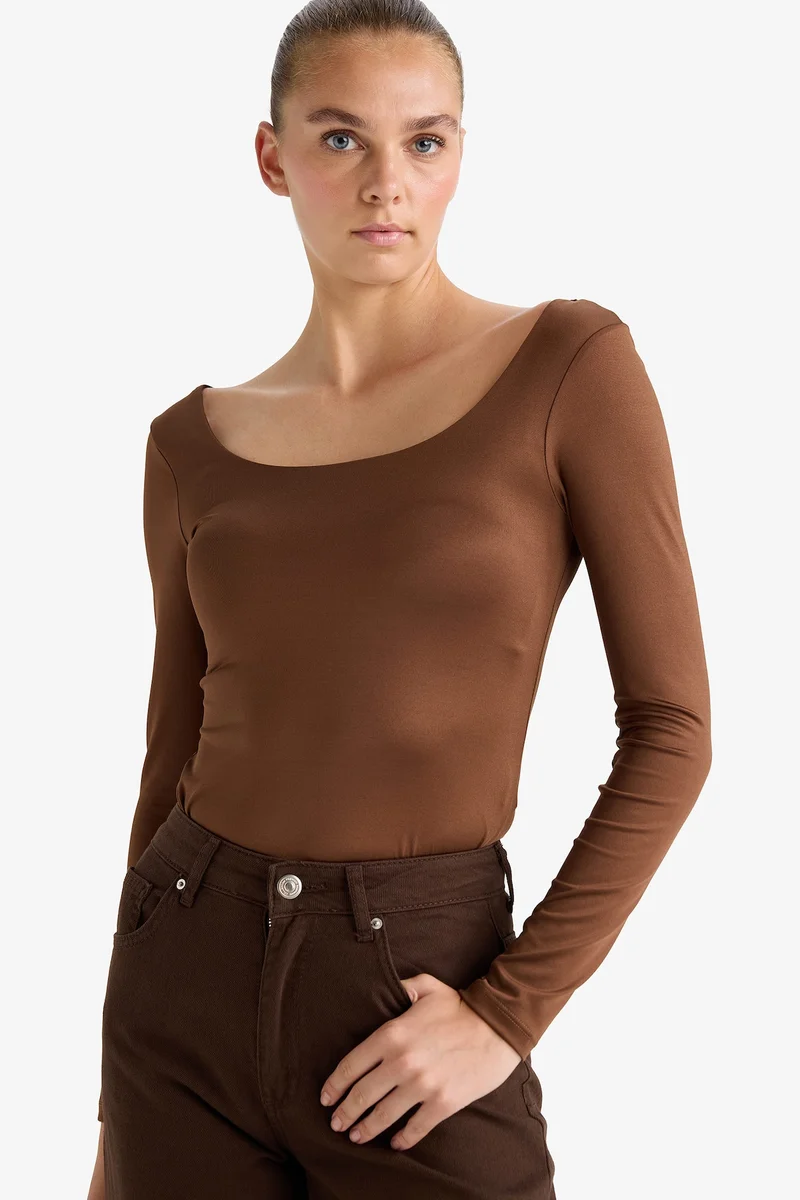ديفاكتو Square Neck Long Sleeve Bodysuit